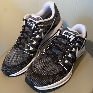 Nike Air Zoom Vomero 12 Shoes Black/white